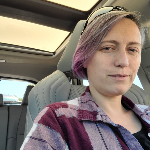 Meet your Posher! (Plus helpful information) - Picture 2 of 5